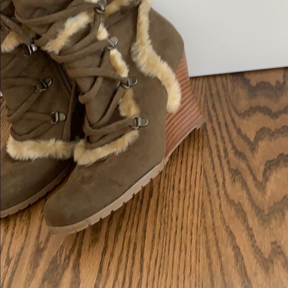 Cute wedge lace up boots! - Picture 3 of 4